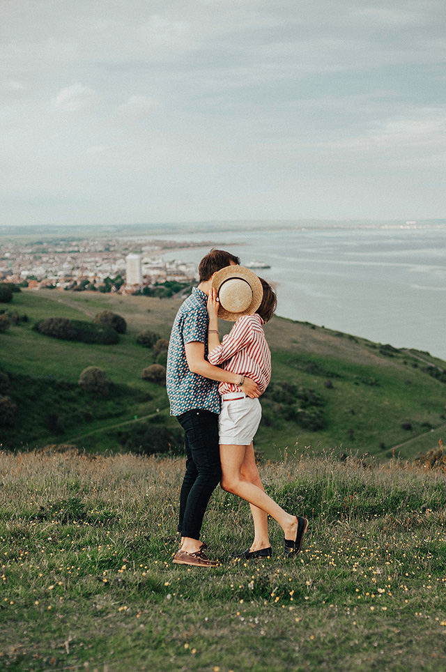 kissing couple hiding
